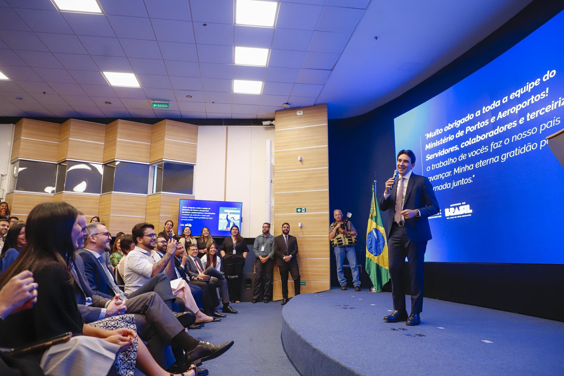 silvio costa filho deixa o cargo