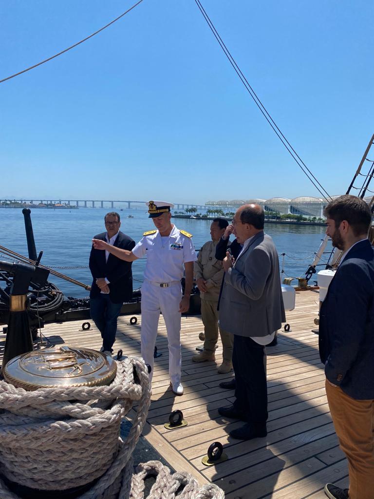 visita da diretoria ao navio da marinha italiana