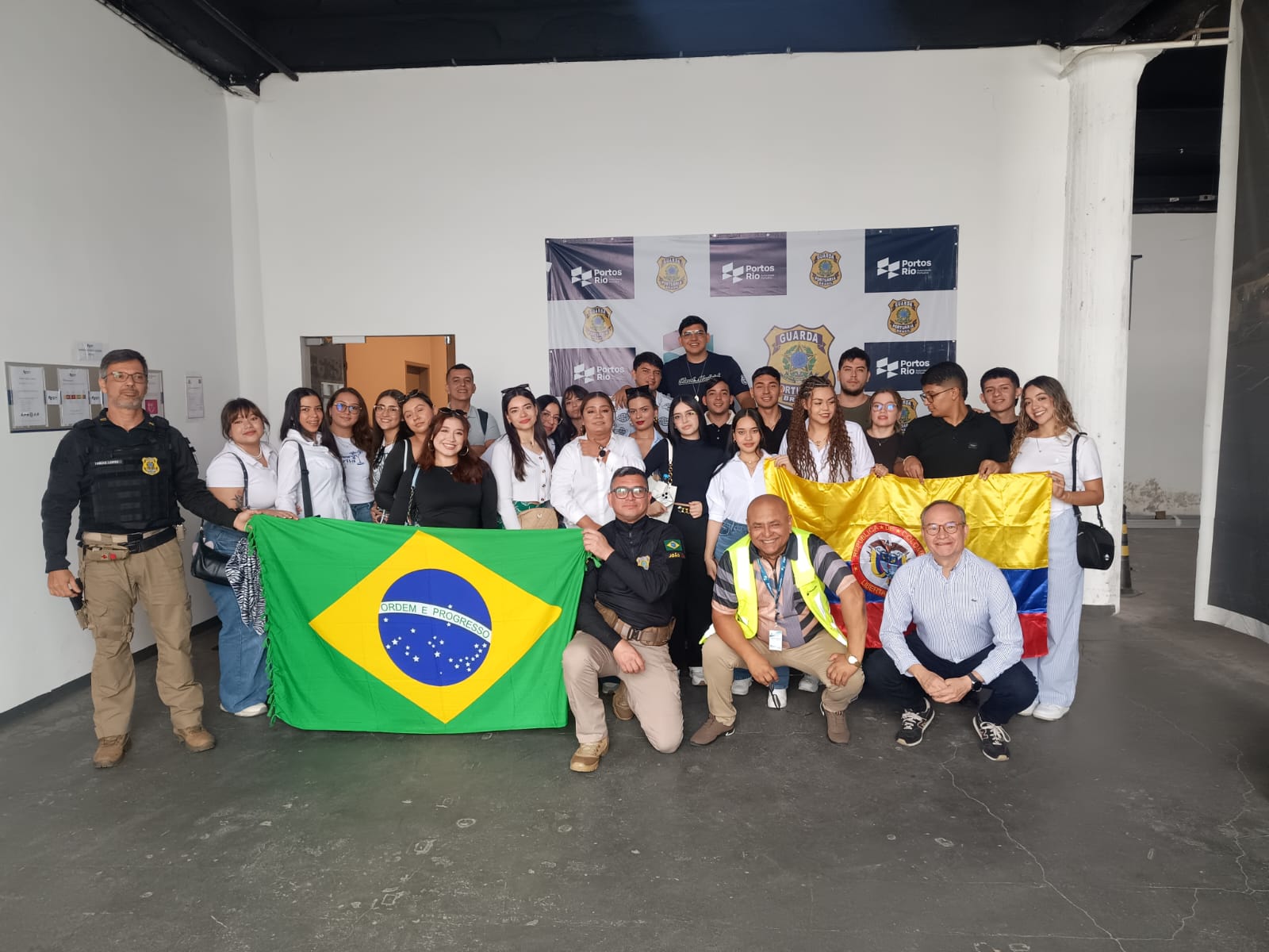 Estudantes na guarda portuária